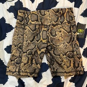 Wmns Sz M Athletic Works biker shorts